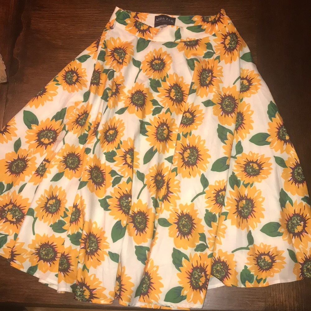 Aida Zak sunflower swing skirt NWOT